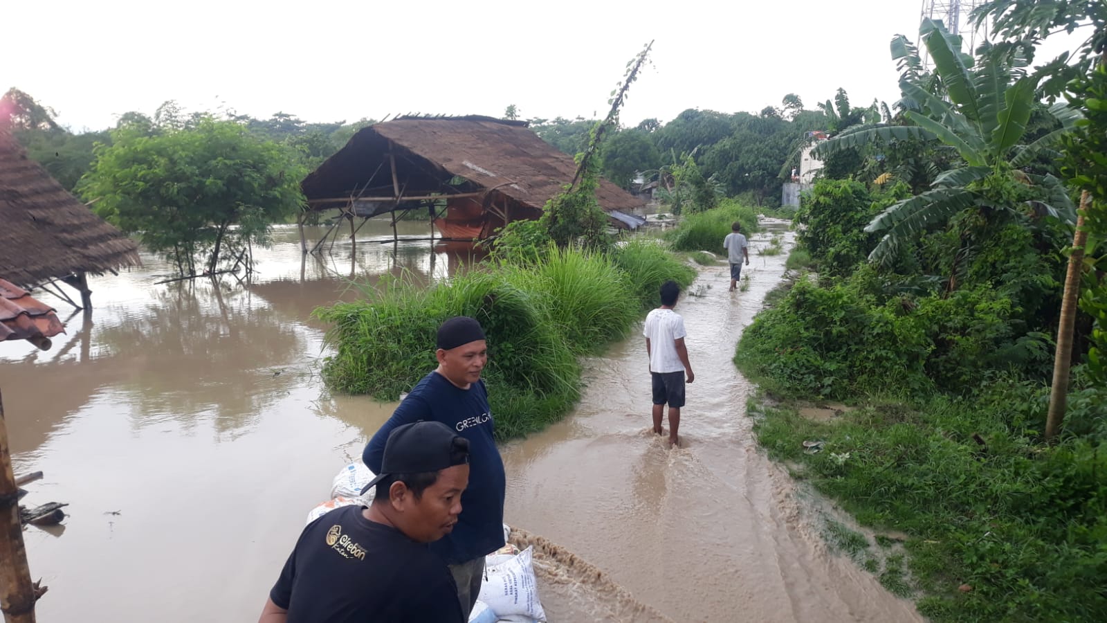 10 Kecamatan di Kabupaten Cirebon Wilayah Timur Diterjang Banjir: Butuh Penanganan Serius 