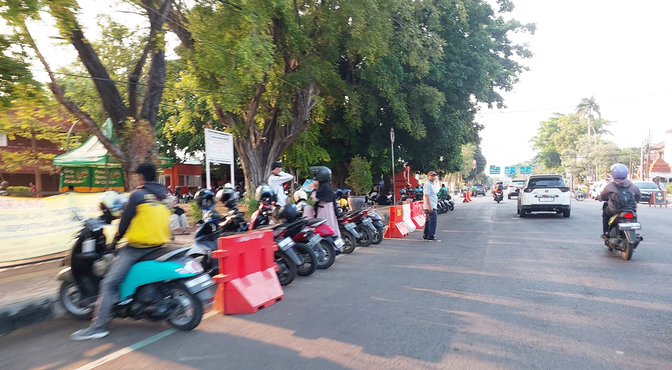 Jangan Berharap Jalur Sepeda, Kini Beralih Jadi Lokasi Parkir Kendaraan