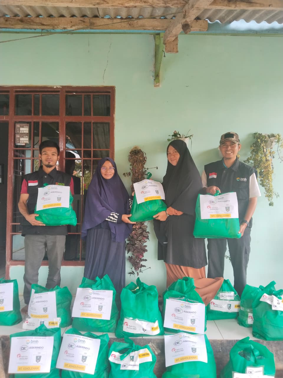 BMH dan MT Mutiara Hati Bantu Cisarua Pascabencana