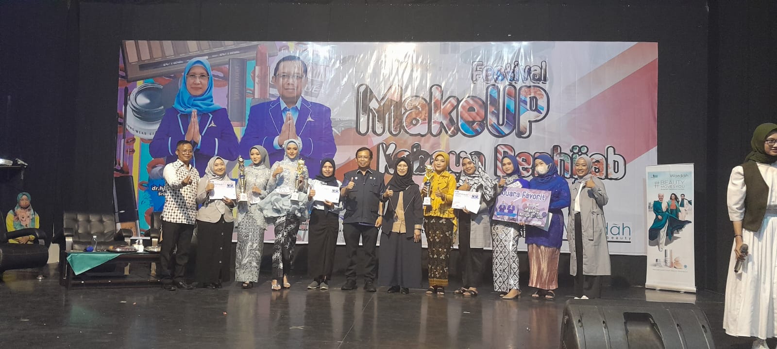 Peringati Hari Ibu, Bacaleg DPRD Jabar dr Hj Ratnawati M KKK Gelar Lomba Ini...