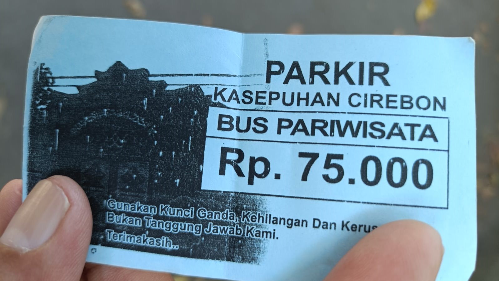 NGERI! Beredar Tiket Parkir Kasepuhan Cirebon Rp 75.000 untuk Bus Pariwisata