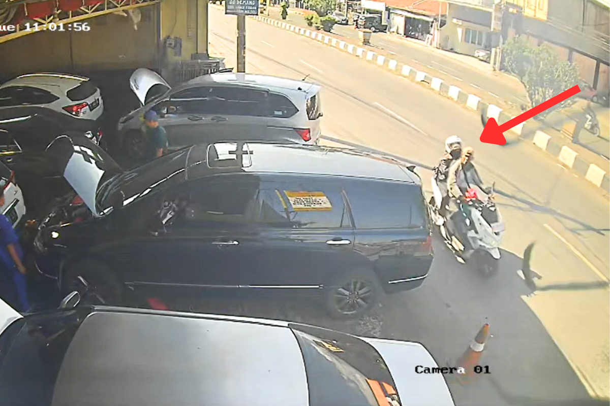 Pencurian Helm di Cirebon, Pasangan Bermotor PCX Putih Diduga Gondol Helm Karyawan Bengkel dan Siswa PKL