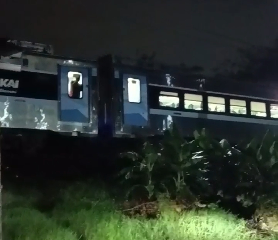 Gempa Bumi Guncang Jawa Barat, Rangkaian Kereta Api Berhenti di Karawang, Begini Kata KAI