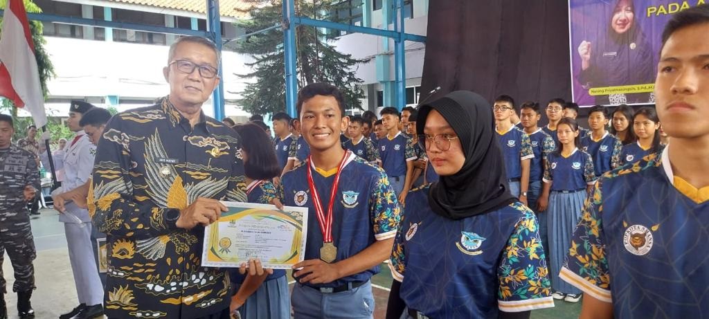 Berprestasi di Popkota, Siswa SMAN 1 Diganjar Penghargaan