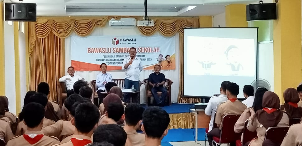 Bawaslu Kota Cirebon ke SMAN 6, Pelajar Diwanti-wanti untuk Tidak Golput 