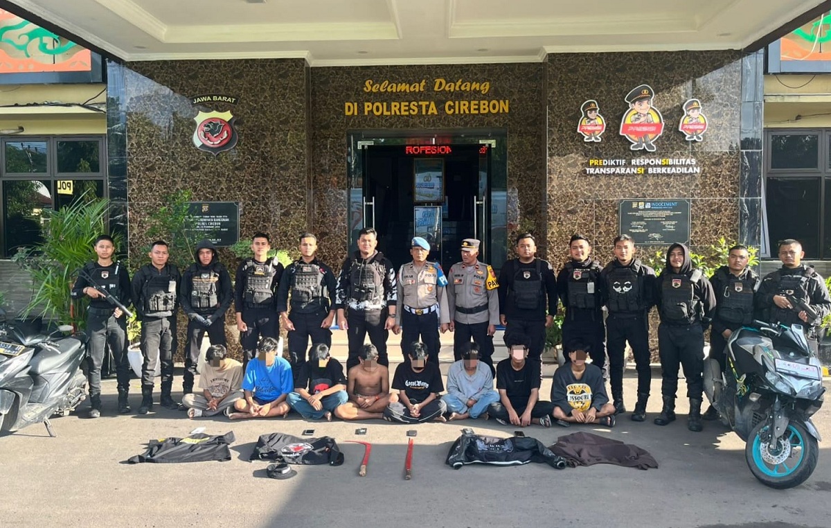 8 Pemuda Bawa Sajam Ditangkap Polisi di Arjawinangun, Digiring ke Mapolresta Cirebon 