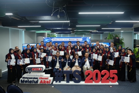 FIFGROUP Nobatkan Guru Penggerak Literasi Keuangan sebagai Duta Menyala di Teacher Summit 2025