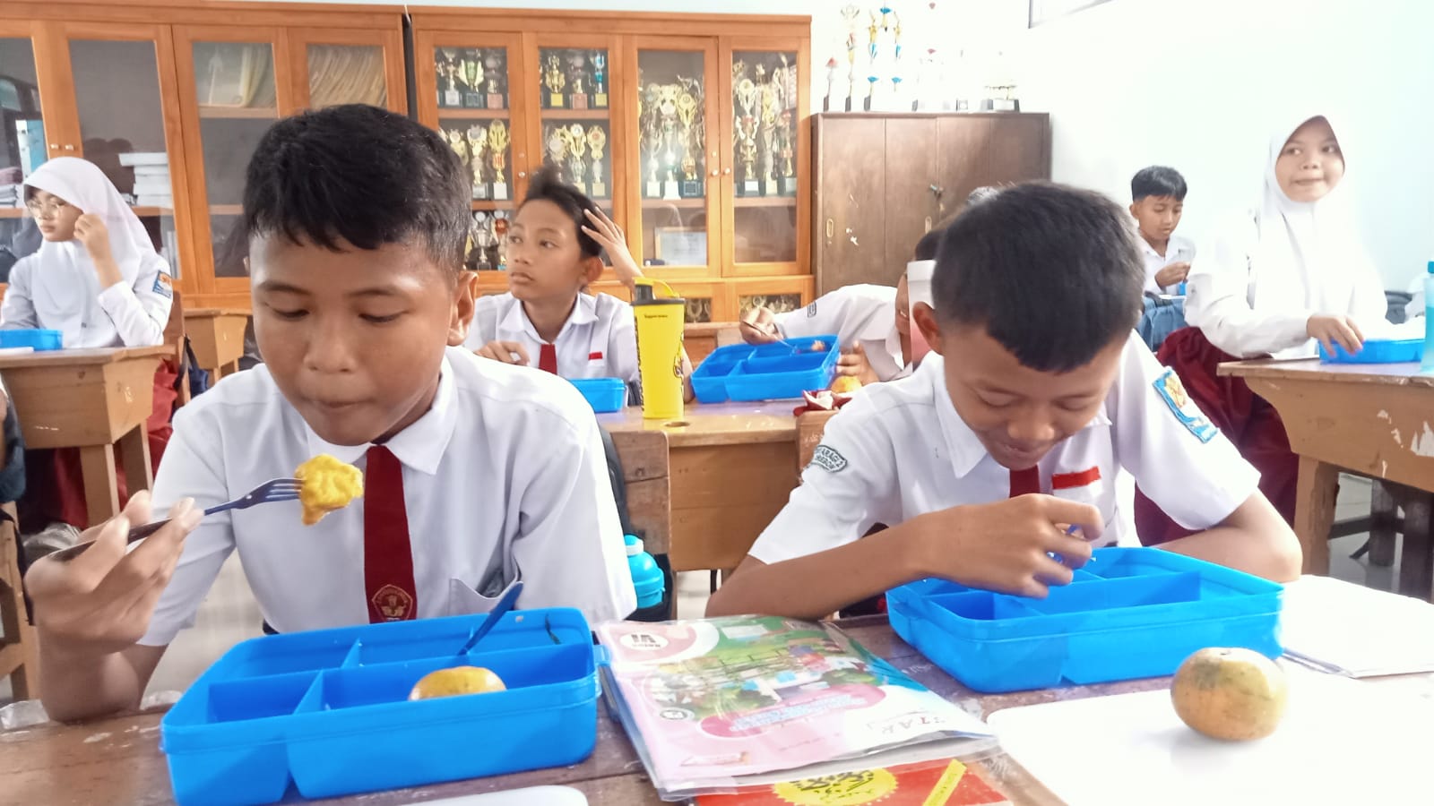 Kata Siswa SDN Sunyaragi 1 Soal Makan Bergizi Gratis: Ayamnya Enak, Tapi Kurang Banyak, Maunya Setepak