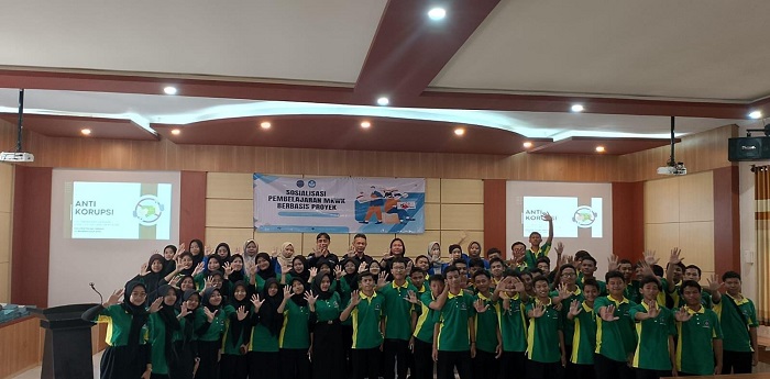 Agent of Change IPB Cirebon Beri Sosialisasi Anti Korupsi di Sekolah