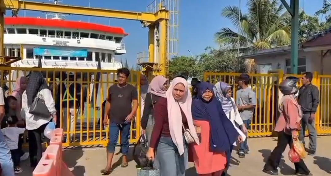 Ribuan Wisatawan Padati Ulee Lheue, Libur Lebaran Jadi Momentum Kebangkitan Aceh Pasca Bencana