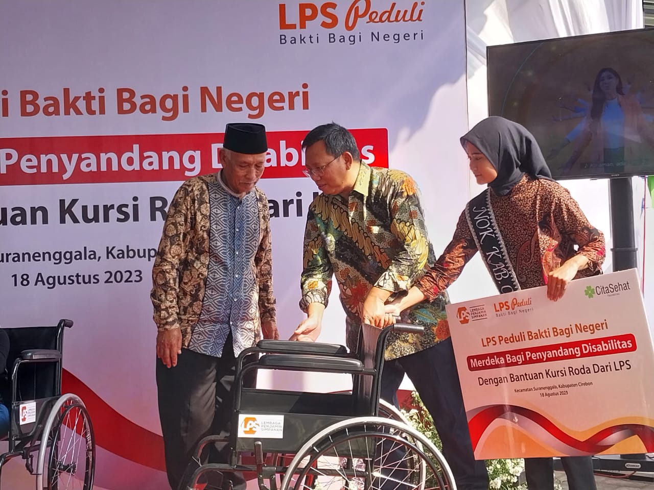 LPS Salurkan Puluhan Kursi Roda untuk Penyandang Disabilitas di Suranenggala