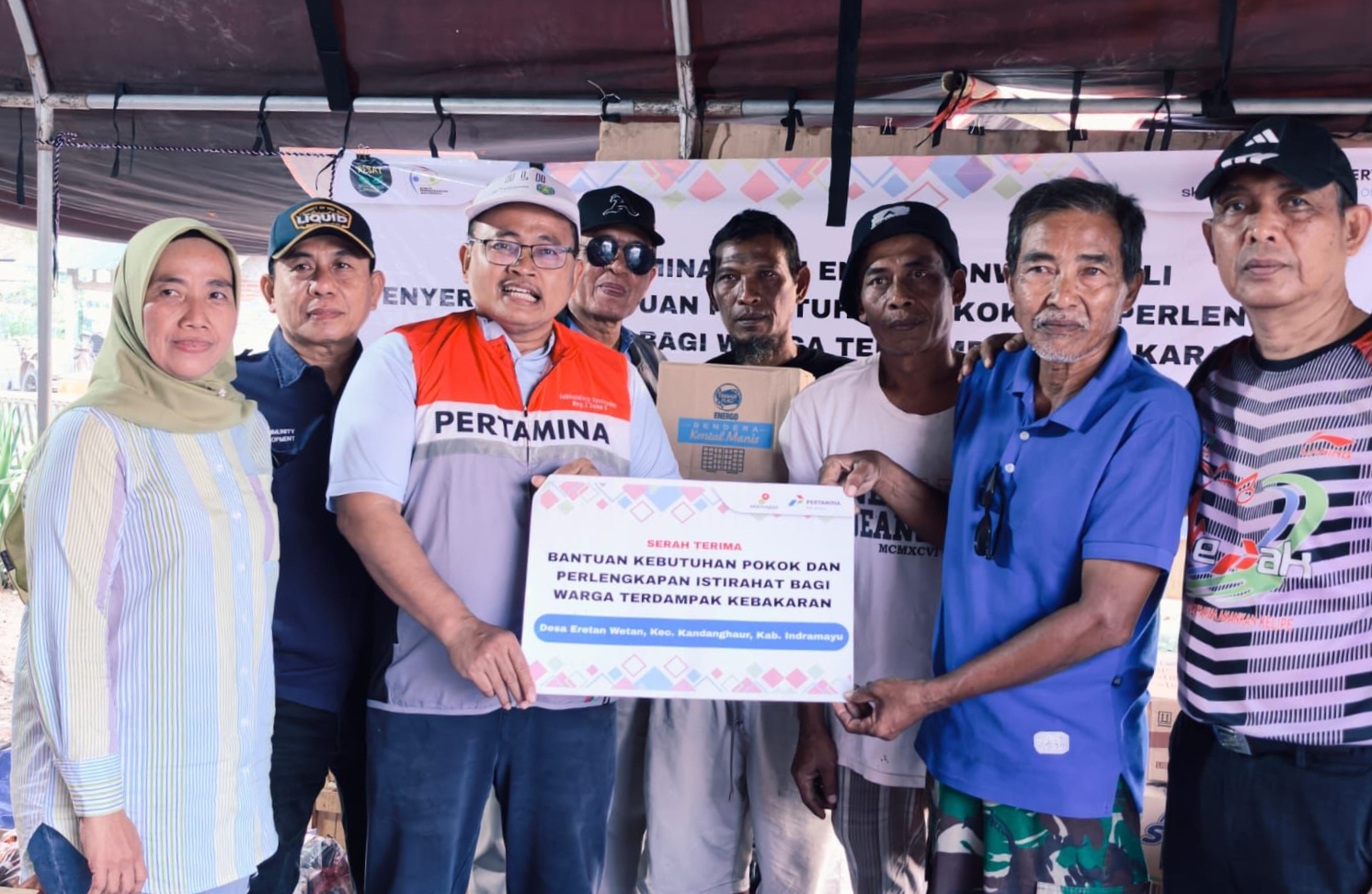 PHE ONWJ Salurkan Bantuan Darurat untuk 41 Warga Terdampak Kebakaran di Eretan Wetan