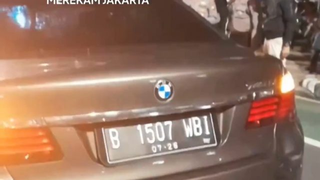 Pengendara Sepeda Motor Tewas Ditabrak Sedan BMW di Jalan Fatmawati