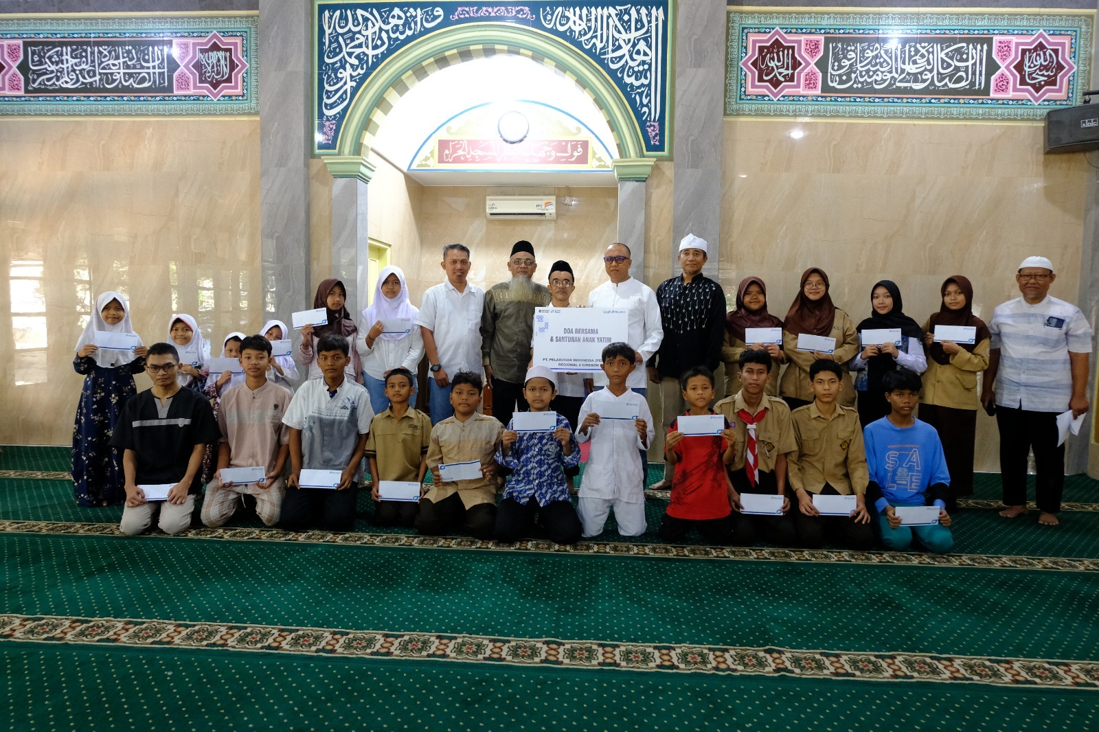 Pelindo Regional 2 Cirebon Gelar Doa Bersama, Santuni 25 Anak Yatim