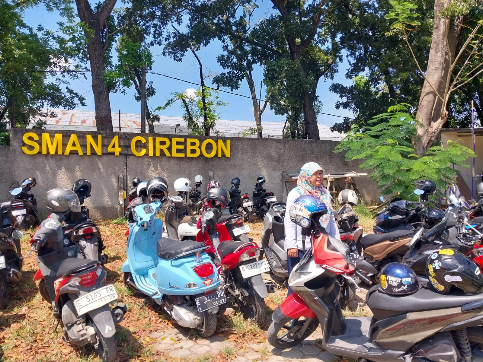 Hanya yang Punya SIM Boleh Bawa Motor ke Sekolah