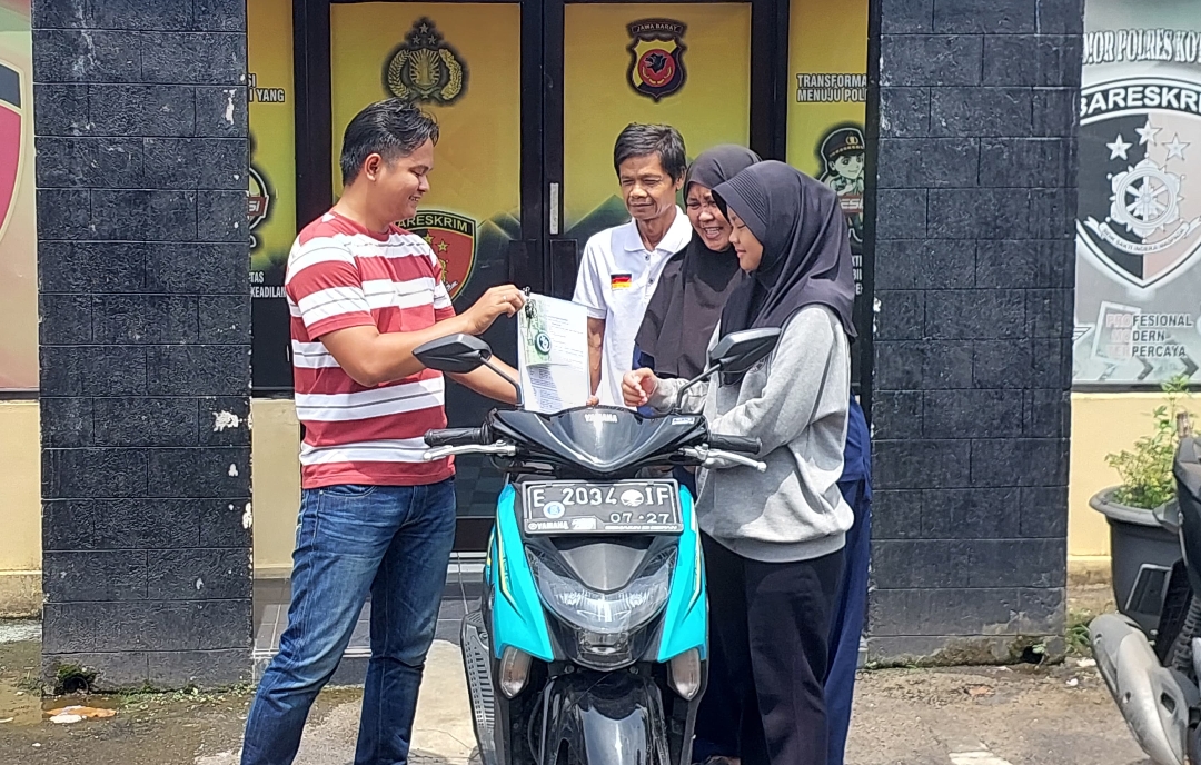 Polresta Cirebon Kembalikan Sepeda Motor yang Digelapkan kepada Sang Empunya