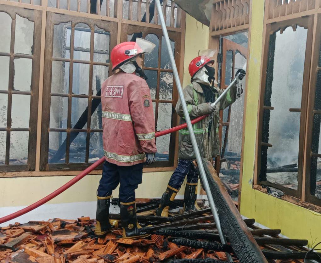 Akibat Arus Pendek Listrik, Rumah di Belawa Cirebon Kebakaran, Begini Kondisi Pemiliknya
