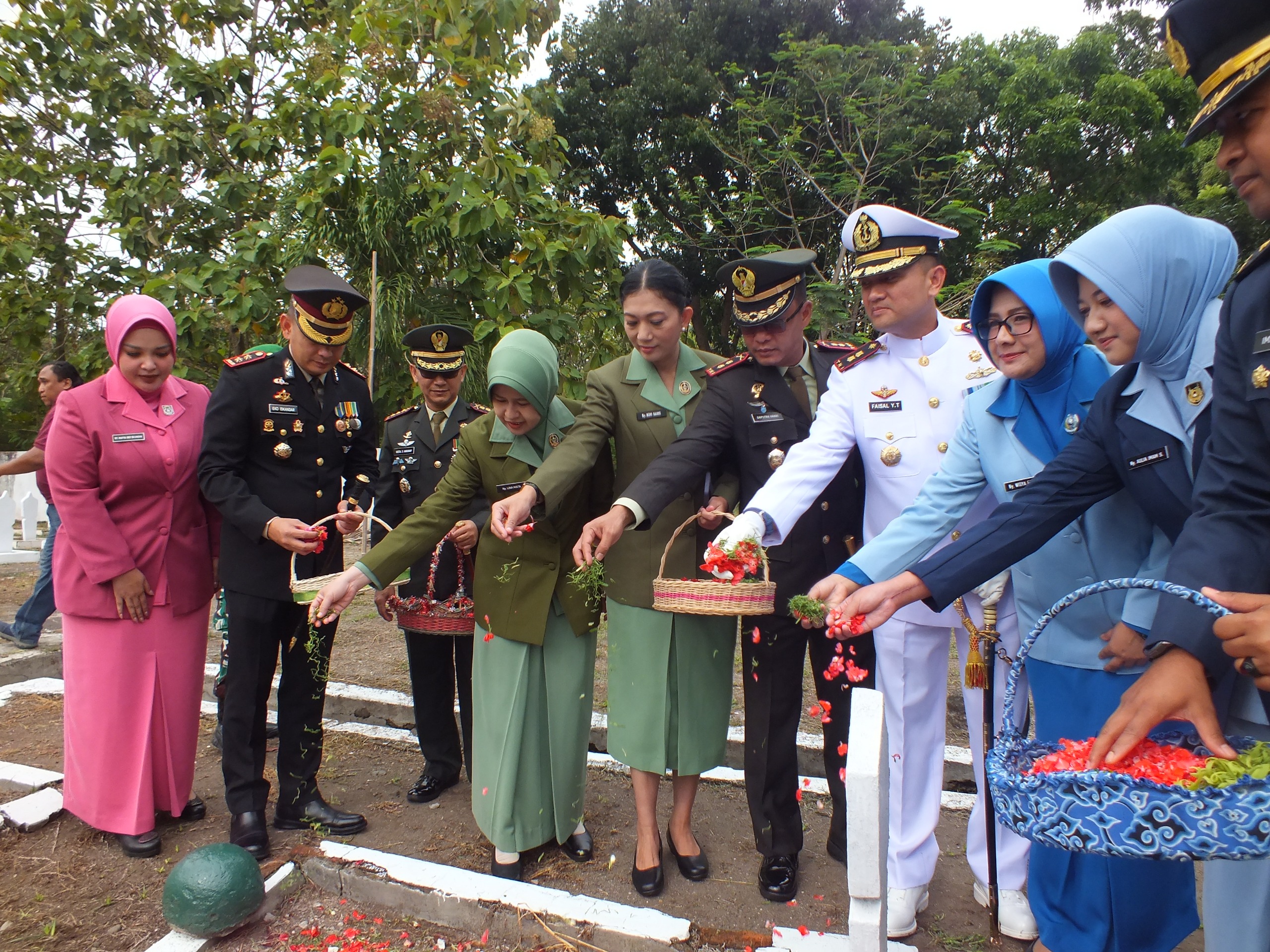 Dandim 0614/Kota Cirebon dan Ketua Persit Ikuti Ziarah Nasional Peringatan HUT ke-80 TNI
