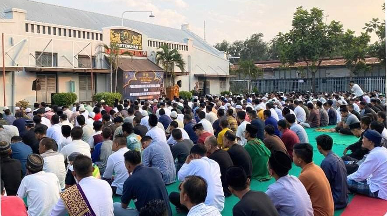 Lapas Kelas I Cirebon Gelar Salat Idul Adha dan Bagikan Daging Kurban untuk Warga Binaan dan Warga Sekitarnya