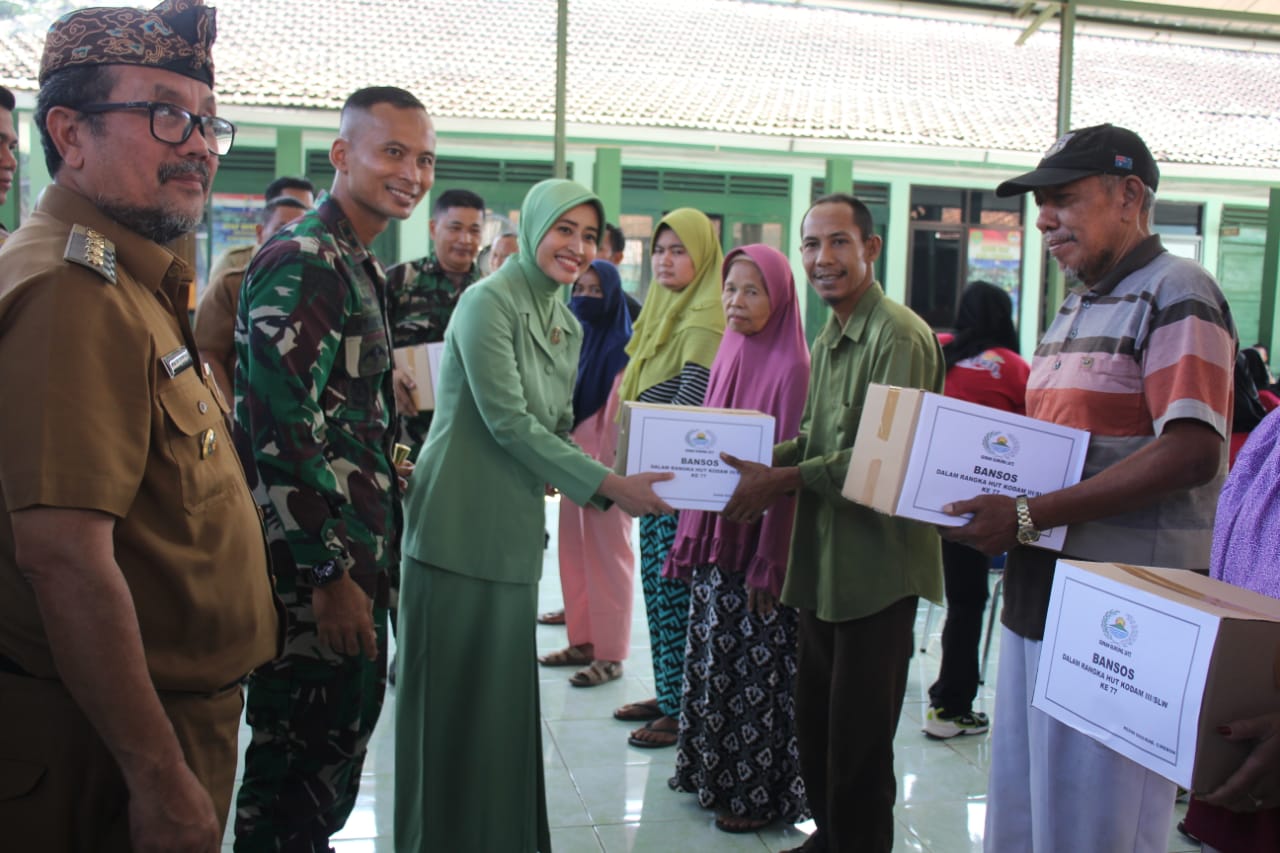 Disnakertrans Cirebon, Latihan Puluhan Anggota PERSIT Kerajinan Souvenir