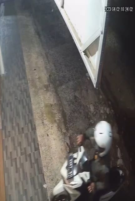 Pencurian Sepeda Motor di Perumnas Cirebon, Aksi Pelaku Terekam CCTV