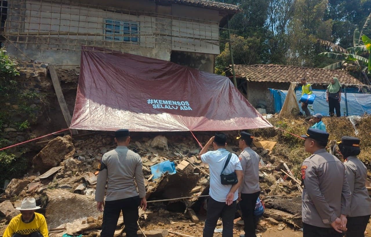 Longsor di Desa Girimulya Majalengka, Lansia 82 Tahun Alami Luka Sobek di Kepala