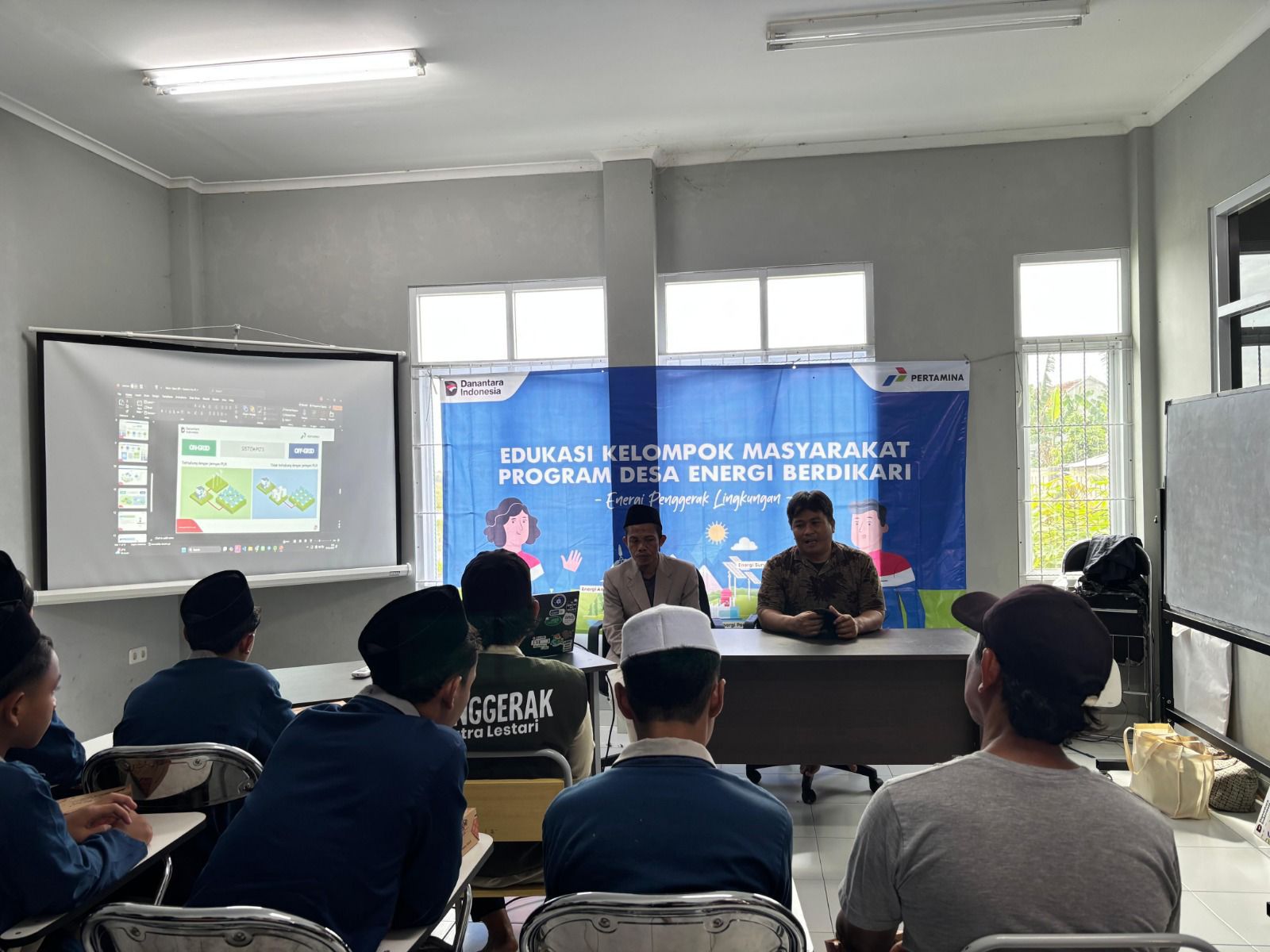Pertamina Patra Niaga Regional JBB Perkuat Program Desa Energi Berdikari Lewat Edukasi di Karawang