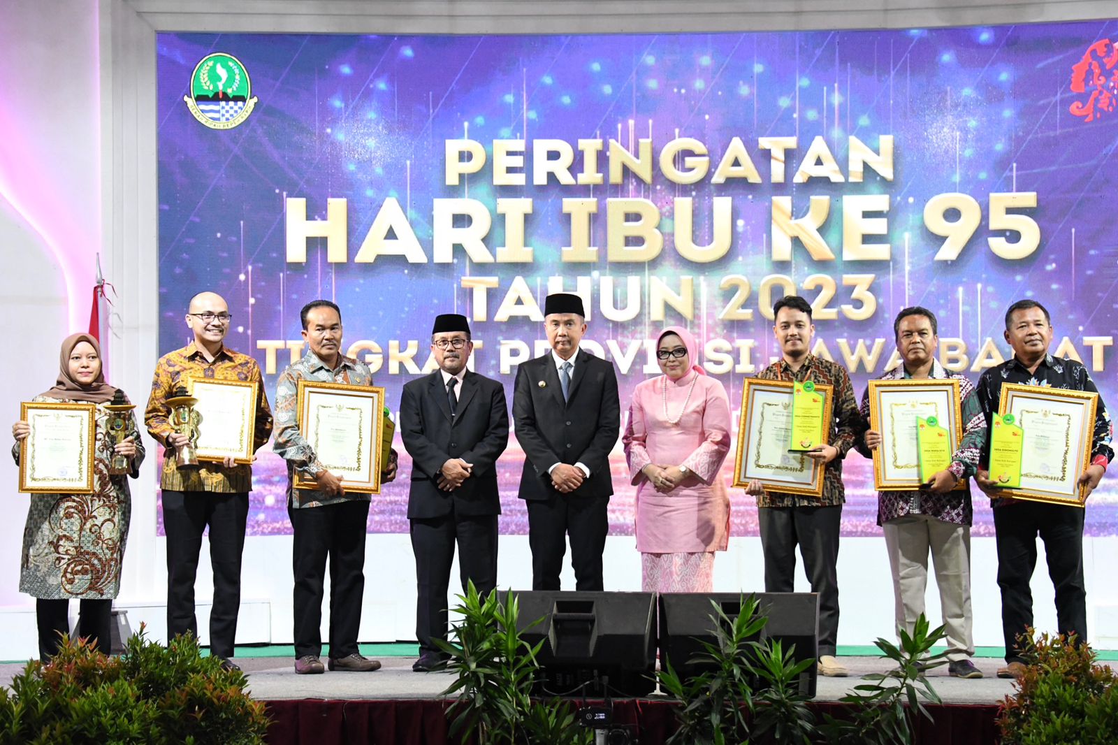 Bey Machmudin Peringati Hari Ibu di Kabupaten Cirebon