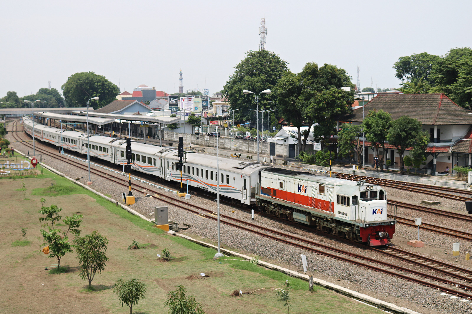 Jalur Semarang Masih Terganggu, Perjalanan KA Daop Cirebon Masih Direkayasa