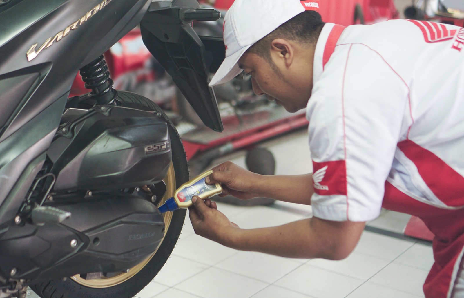 Rutin Ganti Oli Transmisi Motor Matic, Seberapa Penting?