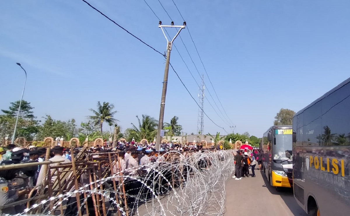 Ribuan Massa Al Zaytun Kumpul Tutup Pintu Gerbang Jelang Demo Sambil Baca Asmaul Husna