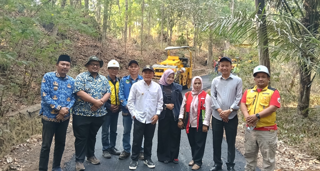 Rusak Belasan Tahun, Jalan Kaduela–Talaga Remis Kuningan Mulai Diperbaiki Sepanjang 3 Kilometer
