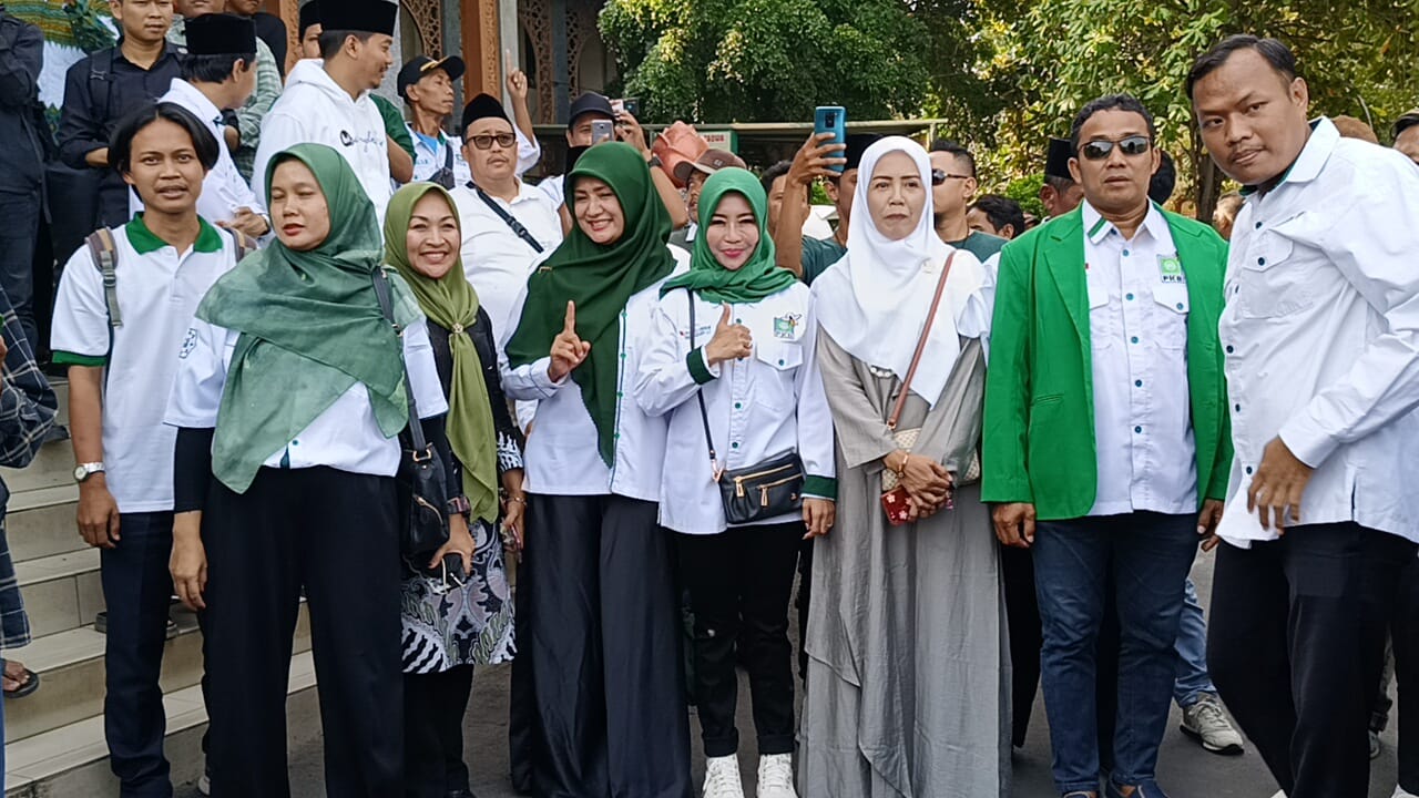 Teh Rinna All Out Menangkan Gus Imin dan PKB di Kota Cirebon