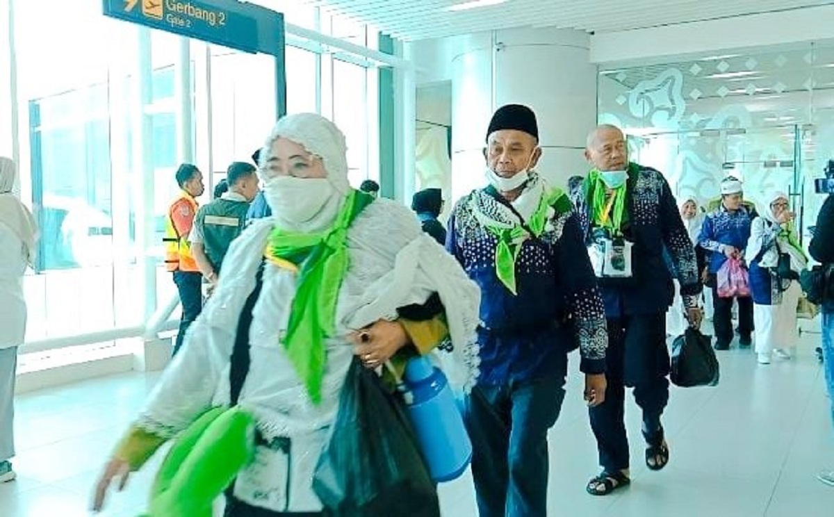 Jamaah Haji Kloter Pertama Tiba di Bandara Kertajati Majalengka