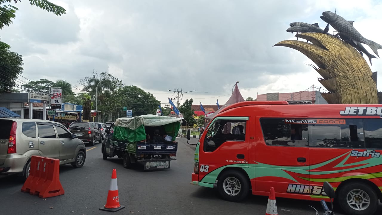 Pantauan Jalur Cirebon-Kuningan, Baru Jam 10 Pagi Kendaraan Sudah Padat