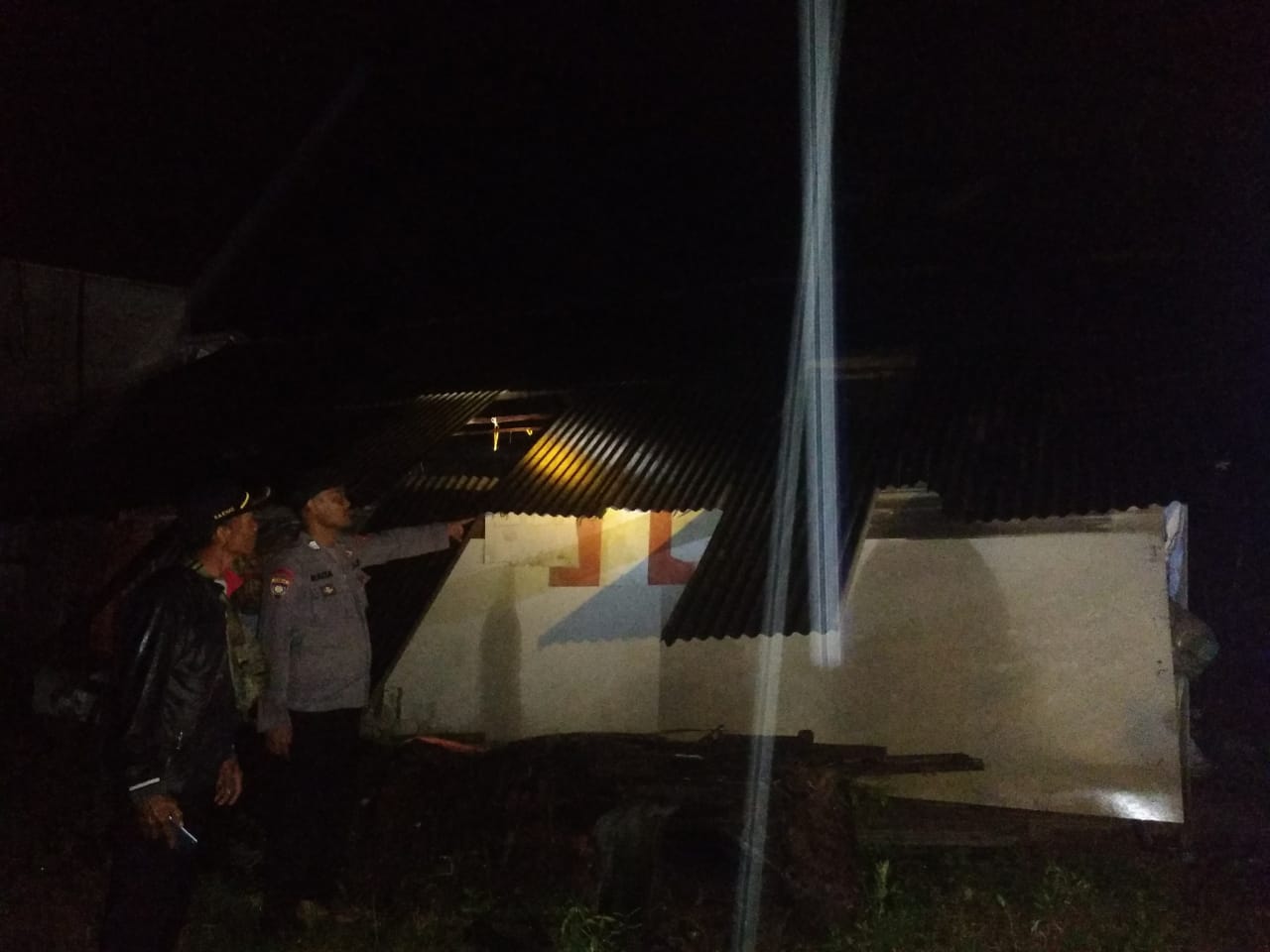 Angin Kencang Terjang Cikawung Indramayu, Atap sejumlah rumah Warga Rusak