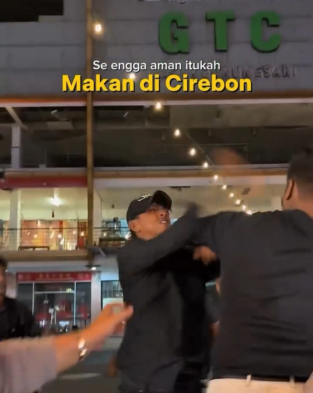 Kronologi Pengamen vs Pengunjung di Pusat Kuliner GTC Cirebon Berujung Baku Hantam