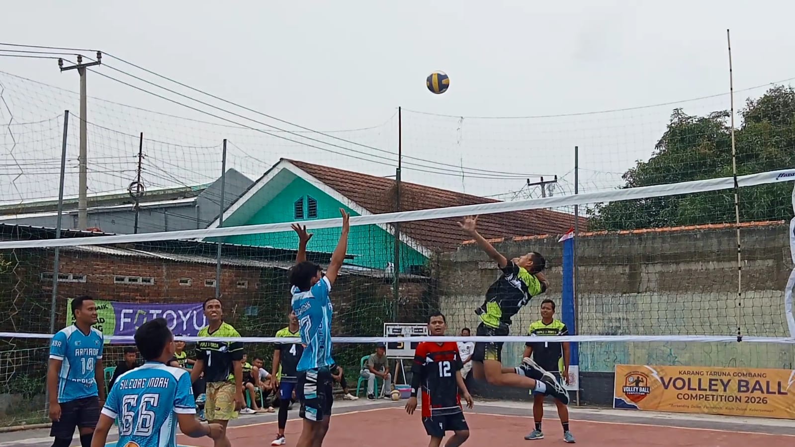 10 Tim Bersaing di Karang Taruna Gombang Volley Competition 2026