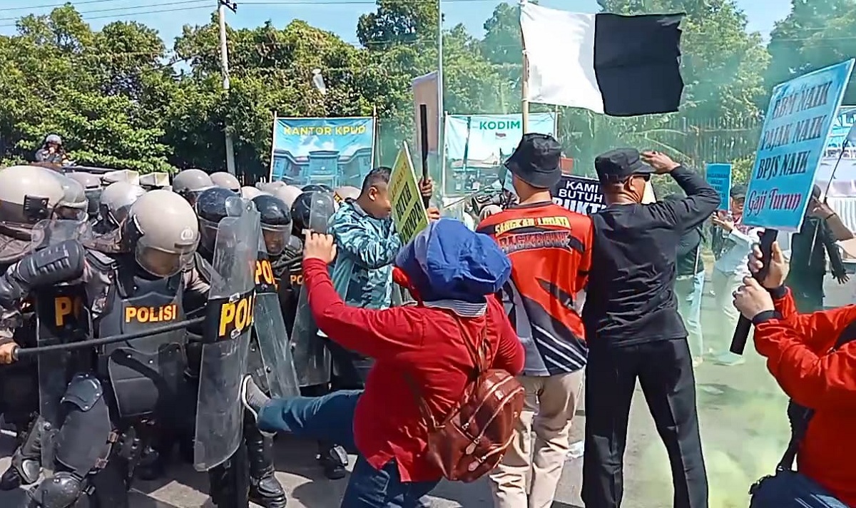 Ribuan Personel Gabungan Amankan Kerusuhan Massa di Cirebon