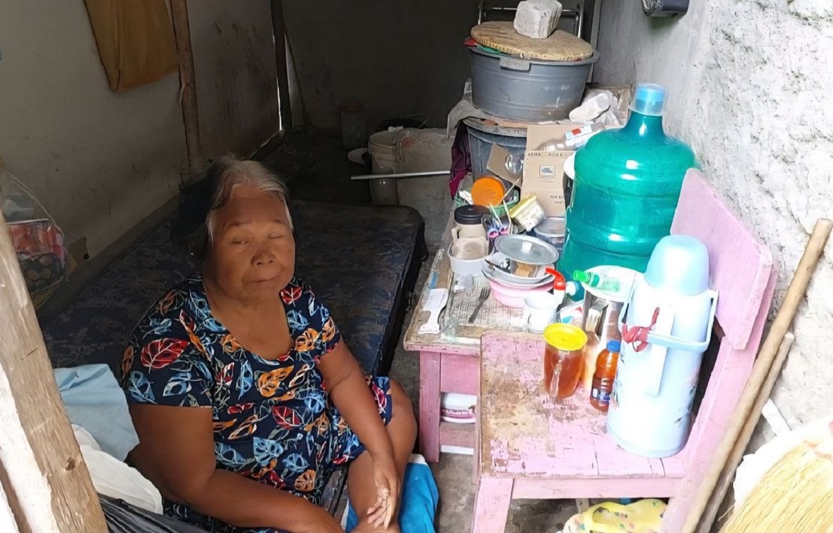 Hidup Sendiri di Gubuk Sempit, Kisah Pilu Sopiyah Lansia dari Cirebon Belum Tersentuh Bansos