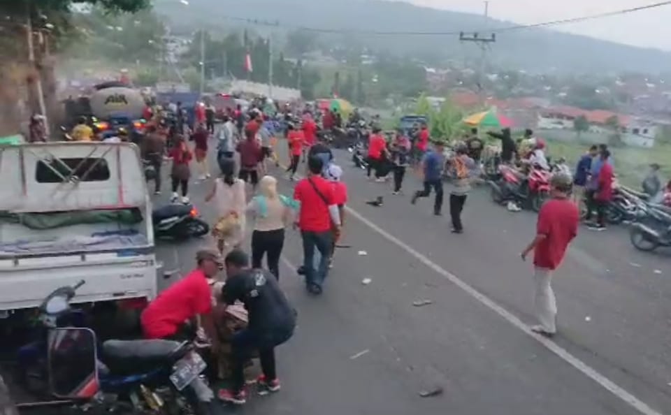 Rem Truk Tangki Air Blong, Tabrak Rombongan Karnaval HUT RI, 3 Orang Tewas