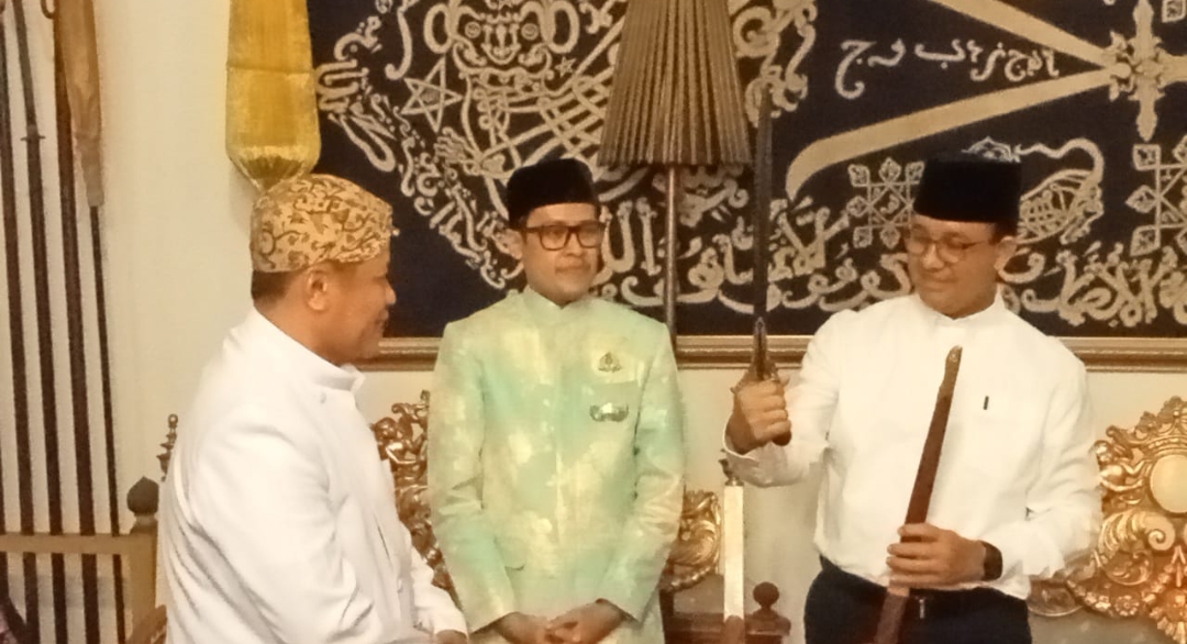 Kampanye di Kota Cirebon, Anies Baswedan Dapat Doa Dari Sultan Kasepuhan PRA Luqman Zulkaedin