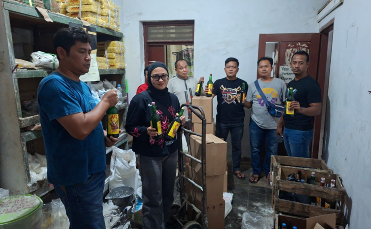 Razia Miras di Cirebon, Polresta Amankan 60 Botol Ciu dan Miras Pabrikan