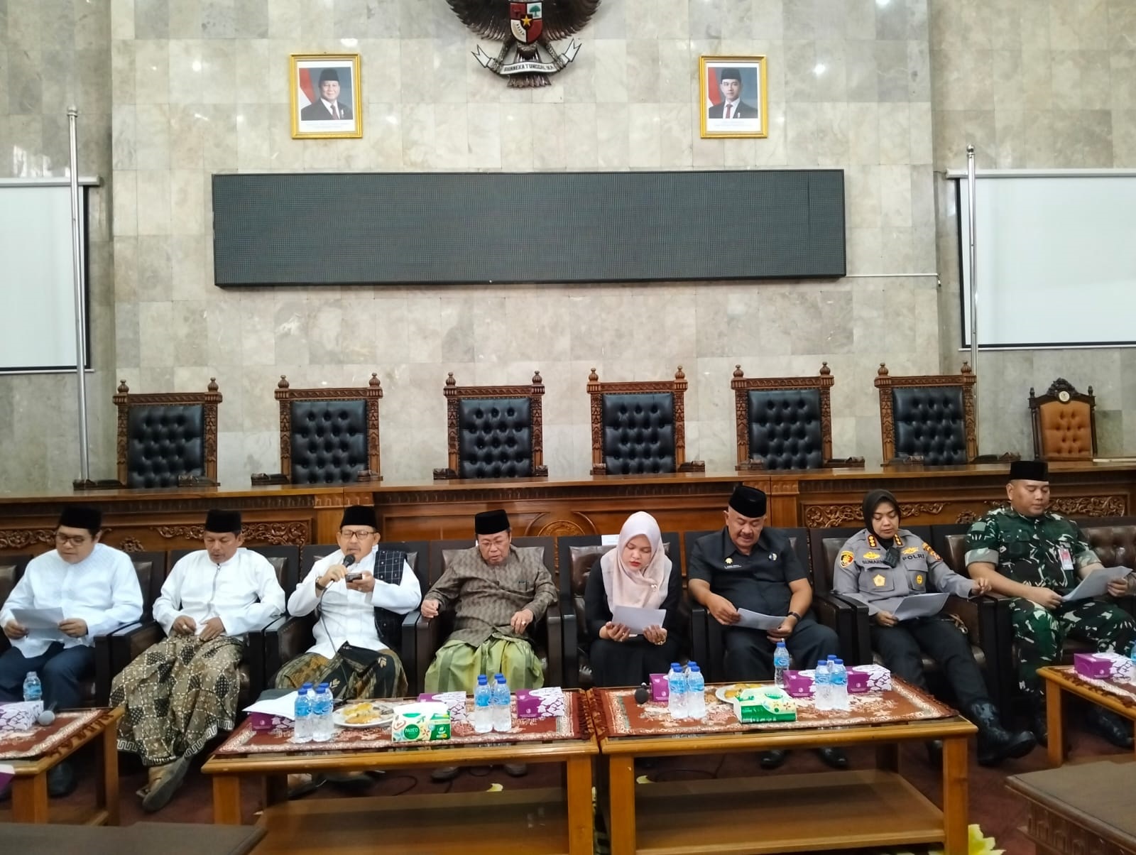 Anggota DPRD Kabupaten Cirebon Gelar Doa Bersama di Ruang Rapat