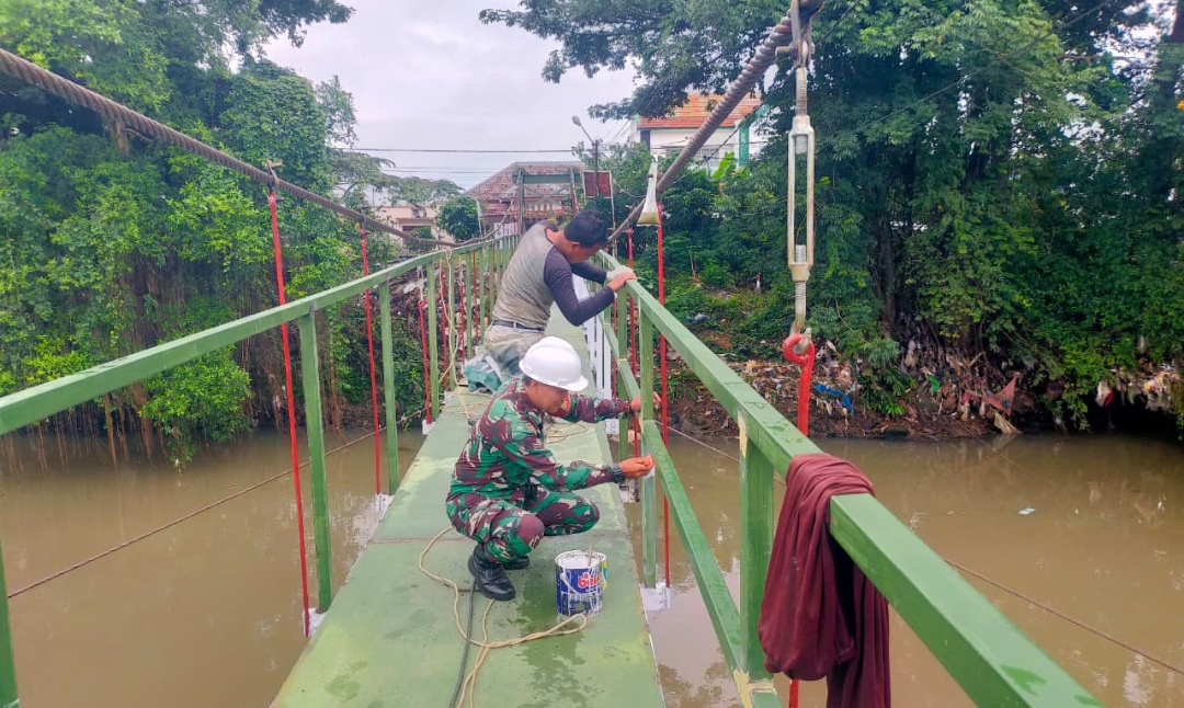 Jembatan Gantung Kriyan Diperbaiki, Begini Harapan Babinsa Pegambiran Kota Cirebon 