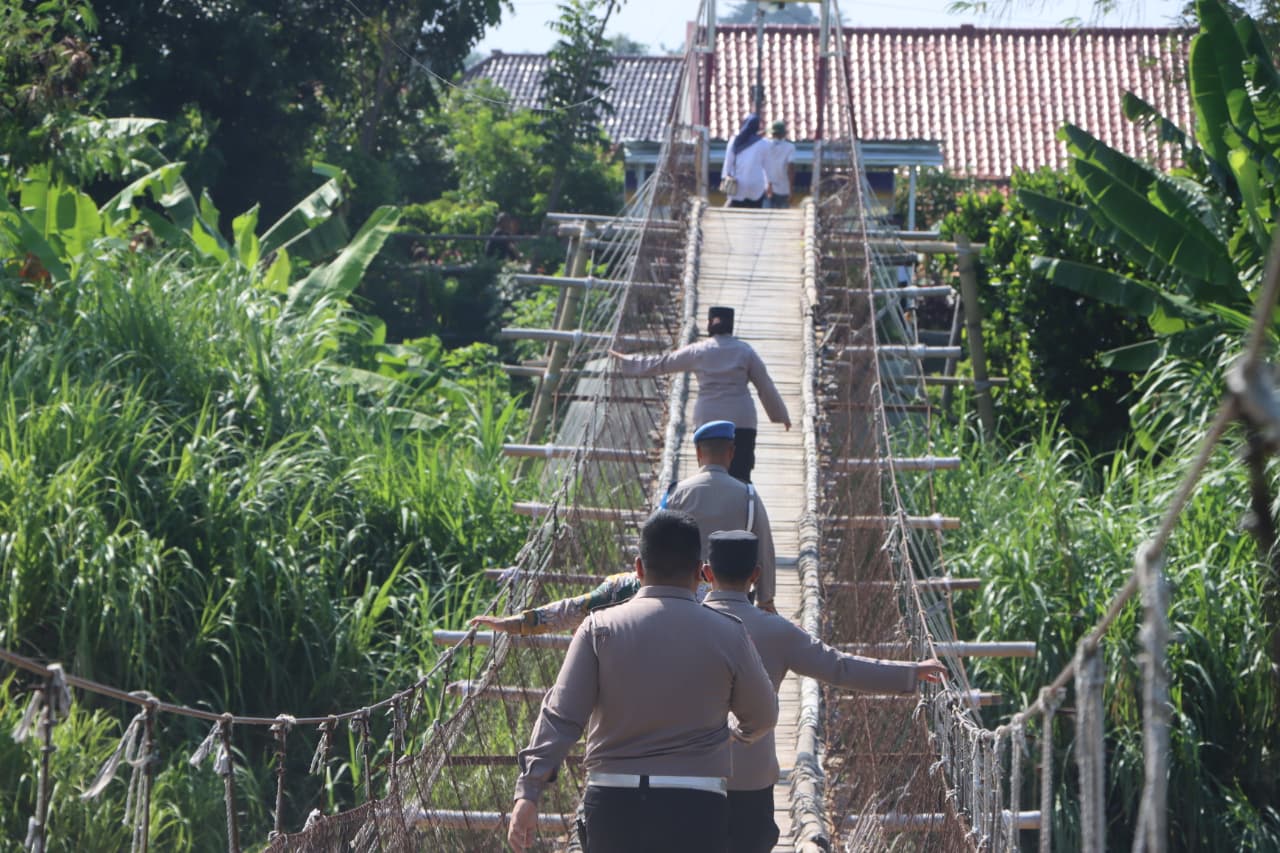 Kapolresta Cirebon Tinjau Jembatan Pramuka, Akses Vital Jabar dan Jateng Akan Dibangun Permanen!