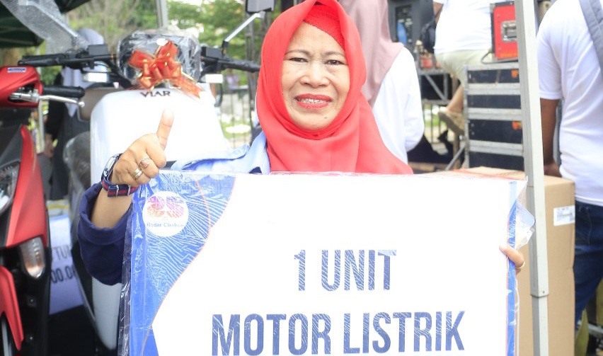 Cerita Pemenang Jalan Sehat Radar Cirebon, Sudah Nabung untuk Anak, Dapat Sepeda Motor Listrik