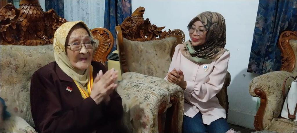 Mengenal lebih dekat Siti Koeraesin, Pejuang Wanita yang Selalu Lolos Karena Mahir Bahasa Belanda