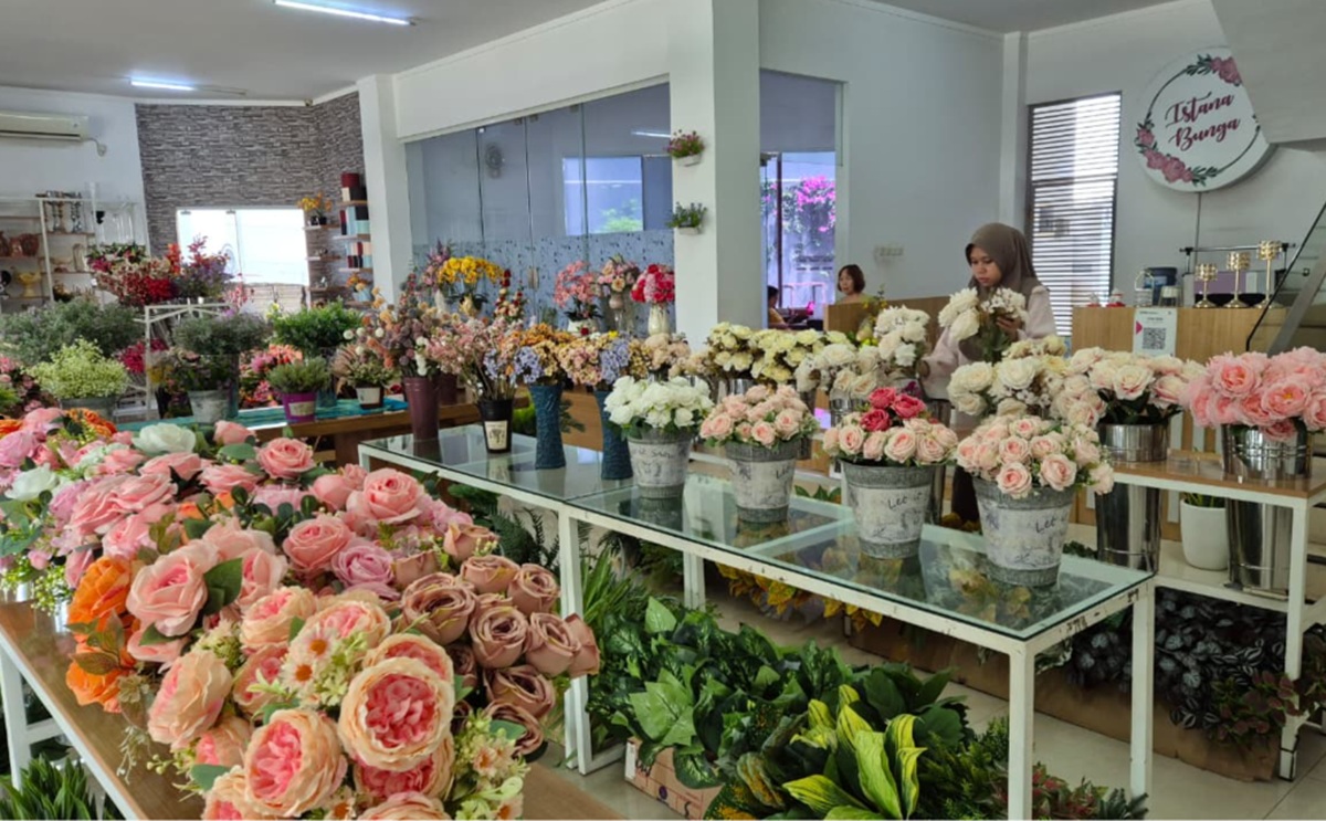 Istana Bunga Cirebon: 10 Tahun Konsisten Hadirkan Bunga Artificial Berkualitas