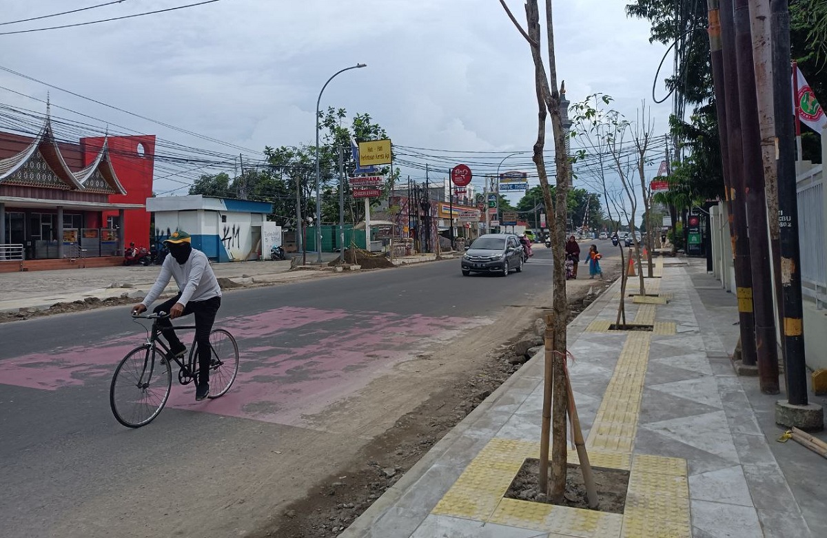 Kontraktor Proyek Trotoar Jalan Kartini Cirebon Ditegur DPUTR: Pohon Harus Diganti